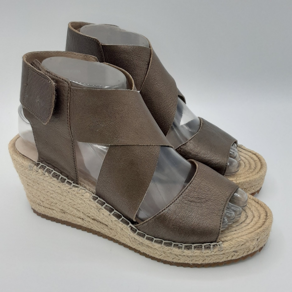 Eileen Fisher Willow Leather Wedge Sandal in Bronze Metallic Size 7.5